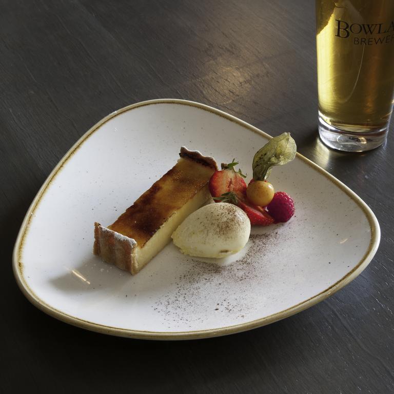 The Fleece Inn Shireshead 外观 照片